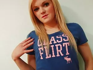 Milf rubia cachonda  ...