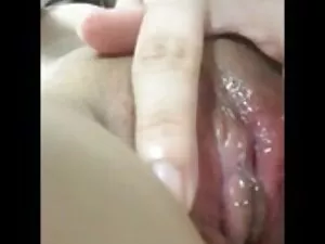 Hottie seduce a un c ...