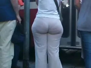 Morena juega con su  ...